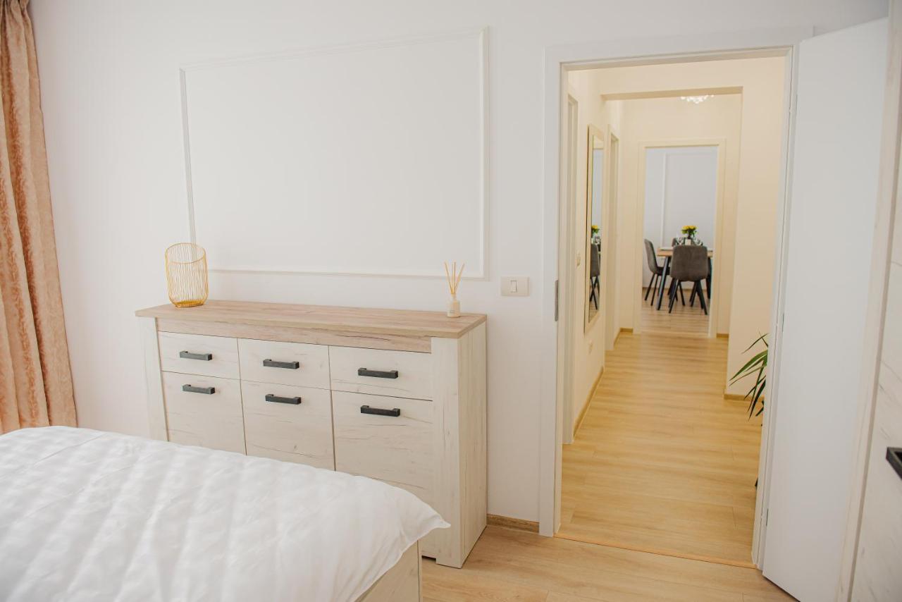 Modern Apartment In ティミショアラ エクステリア 写真